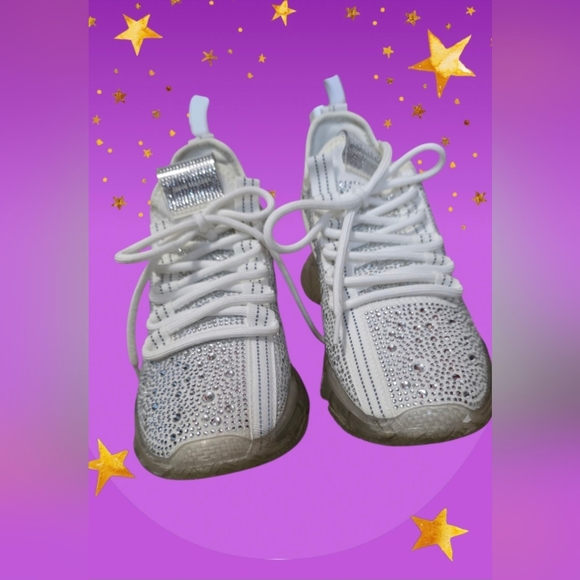 💗 Steve Madden Silver Glitter Sneakers Sz (NWOT) Sz 7 - Picture 1 of 7